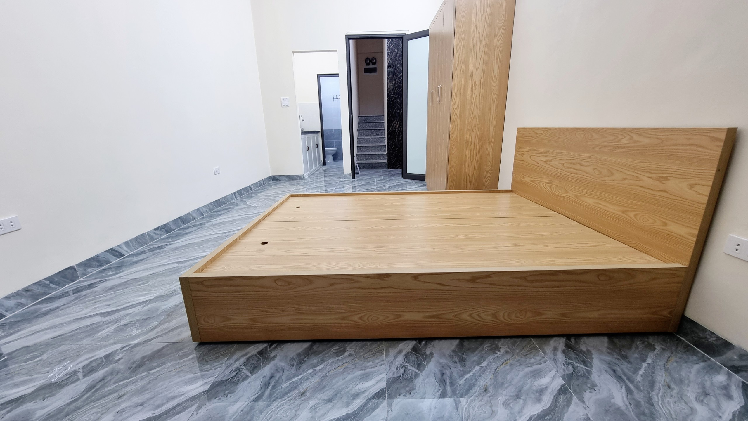 1 HR34 – 5. Hoàng Quốc Việt