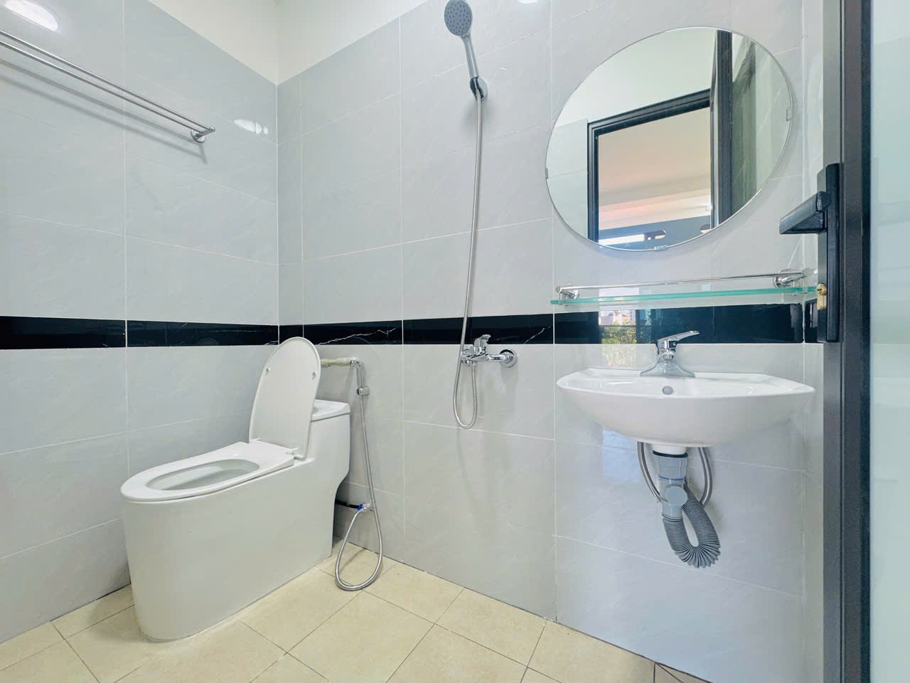 z7968460777833_786ea8f510570d9654e73a2f6a431b2f HR44 – 47. Nguyễn Đức Cảnh