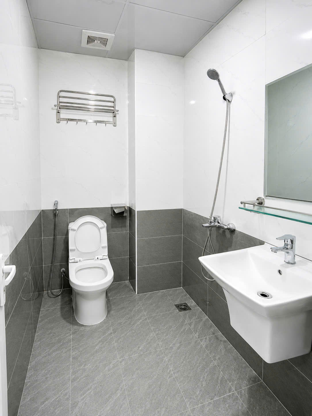 z7987243966080_ae8ba752c51c416a32609a19b8c05022 BTL0028 – 53. Quang Tiến